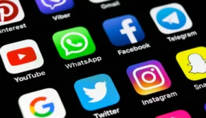 وسائل التواصل الاجتماعي