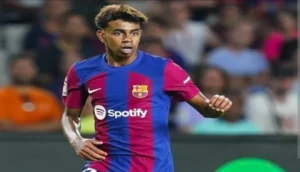 لامين يامال مع برشلونة