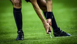 طاقم مغربي يقود قمة الدوري التونسي
