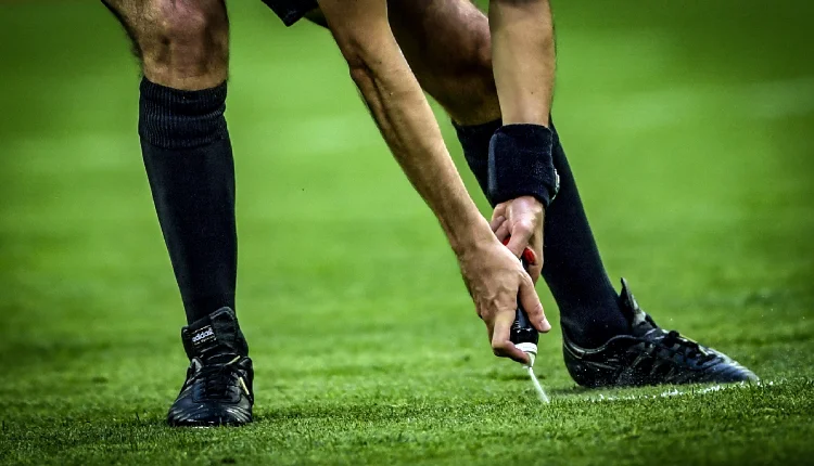 طاقم مغربي يقود قمة الدوري التونسي