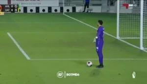 مشهد غريب يثير الجدل في كأس أمير قطر