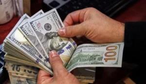 الدولار يتراجع لأدنى مستوى خلال 6 أسابيع