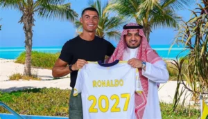 رونالدو يكشف كواليس تجديد عقده مع النصر