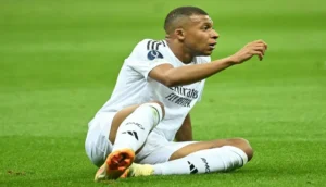 ريال مدريد ينقل مبابي إلى المستشفى بعد إصابته بالتهاب حاد في المعدة والأمعاء