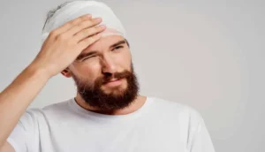 ناقوس خطر.. دراسة تربط ضربات الرأس بمرض الخرف