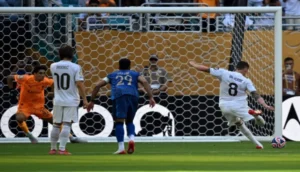ياسين بونو يتفوق على حاترس ريال مدريد برقم جديد