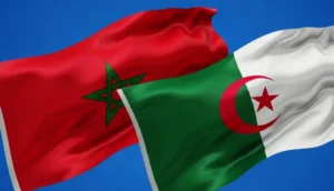 مسؤول جزائري يرتدي قميص المنتخب المغربي