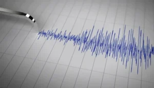 زلزالان قويان قبالة شرق روسيا وتحذير من تسونامي