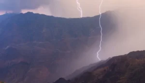 سحب رعدية وأمطار غزيرة مرتقبة