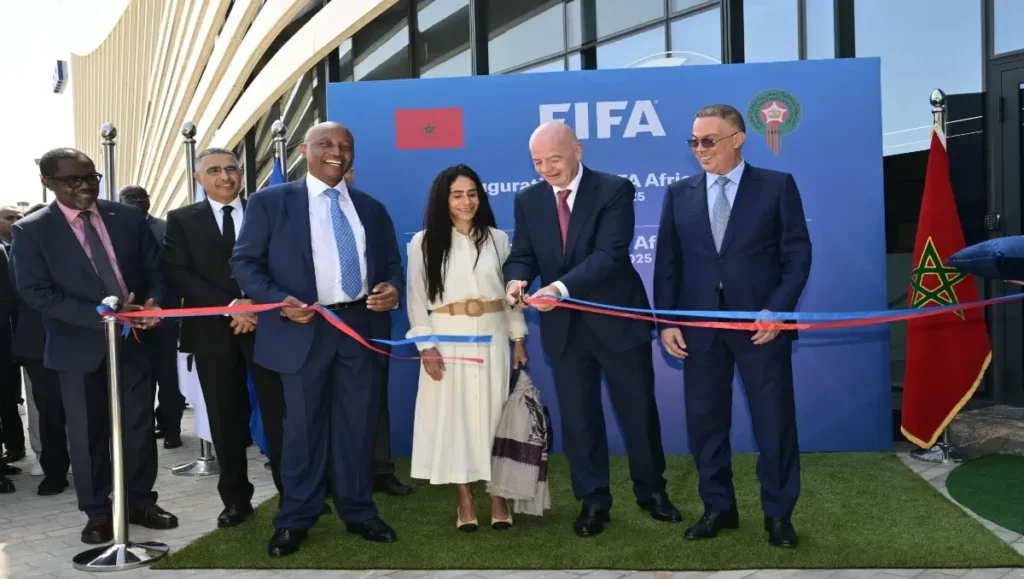 رئيسا الكاف والفيفا رفقة فوزي لقجع