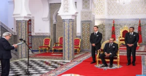 الملك محمد السادس يتسلم التقرير السنوي لبنك المغرب