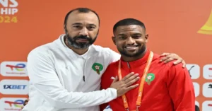 طارق السكتيوي رفقة لاعب مع المنتخب المغربي للمحليين