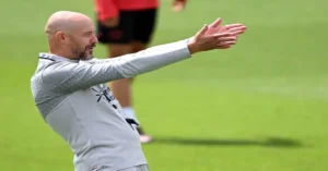 باير ليفركوزن يقيل مدربه الهولندي تن هاغ