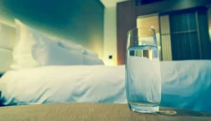 رشفة الماء ليلاً قد تضر صحتك