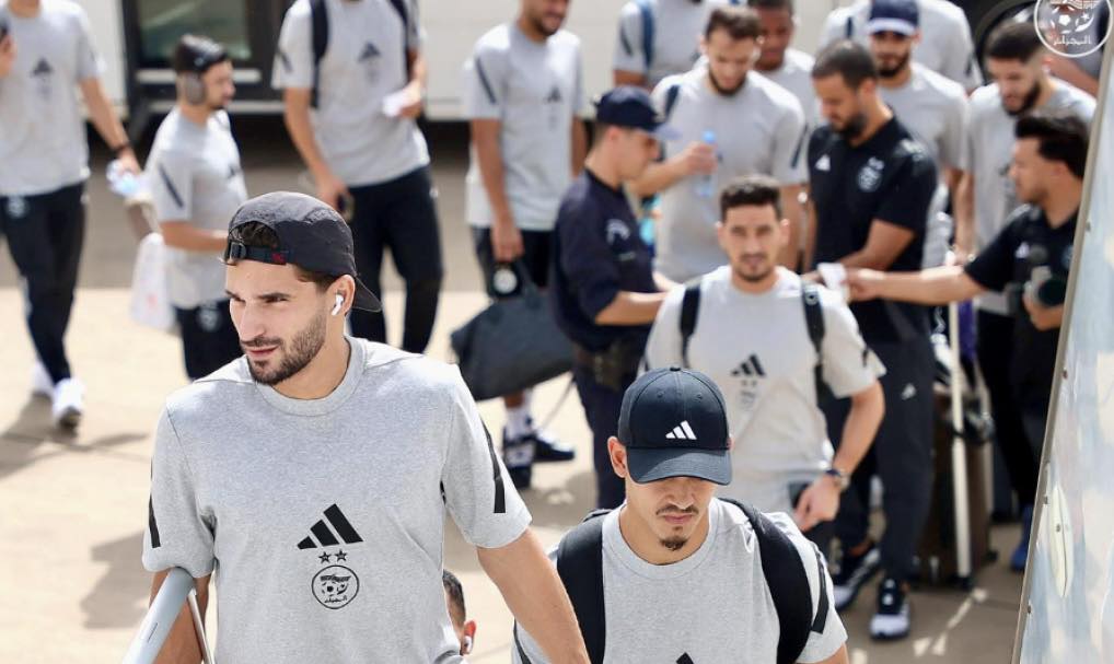 منتخب الجزائر يحط الرحال بالدار البيضاء استعدادًا لمواجهة غينيا في تصفيات المونديال 2 544795594 1316205679912257 3798030652815057914 n