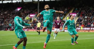 ليفربول يعود إلى صدارة الدوري الإنجليزي بعد فوز قاتل على بيرنلي 13 ليفربول يعود إلى صدارة الدوري الإنجليزي