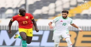 المنتخب الجزائري يحافظ على الصدارة بتعادل سلبي أمام غينيا في تصفيات كأس العالم 2026 13 من مباراة المنتخب الجزائري أمام غينيا