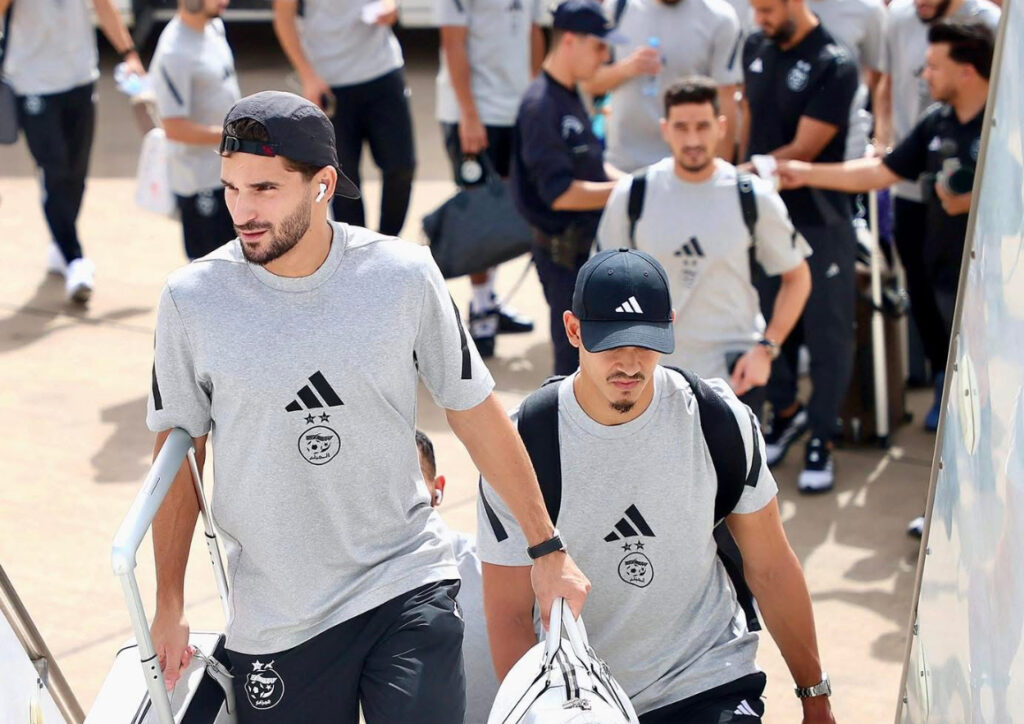 منتخب الجزائر يحط الرحال بالدار البيضاء استعدادًا لمواجهة غينيا في تصفيات المونديال 4 IMG 9620