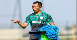 الرجاء الرياضي يعلن التعاقد مع المدرب الجنوب إفريقي فادلو دافيدز