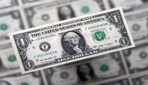 الدولار يستقر بعد تراجع أسعار المنتجين الأمريكيين واحتمالات خفض الفائدة 15 الدولار