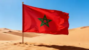 علم المغرب وسط الصحراء المغربية