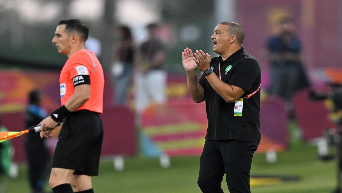 نبيل بهاها مدرب المنتخب المغربي للناشئين / المصدر: حساب الجامعة على x