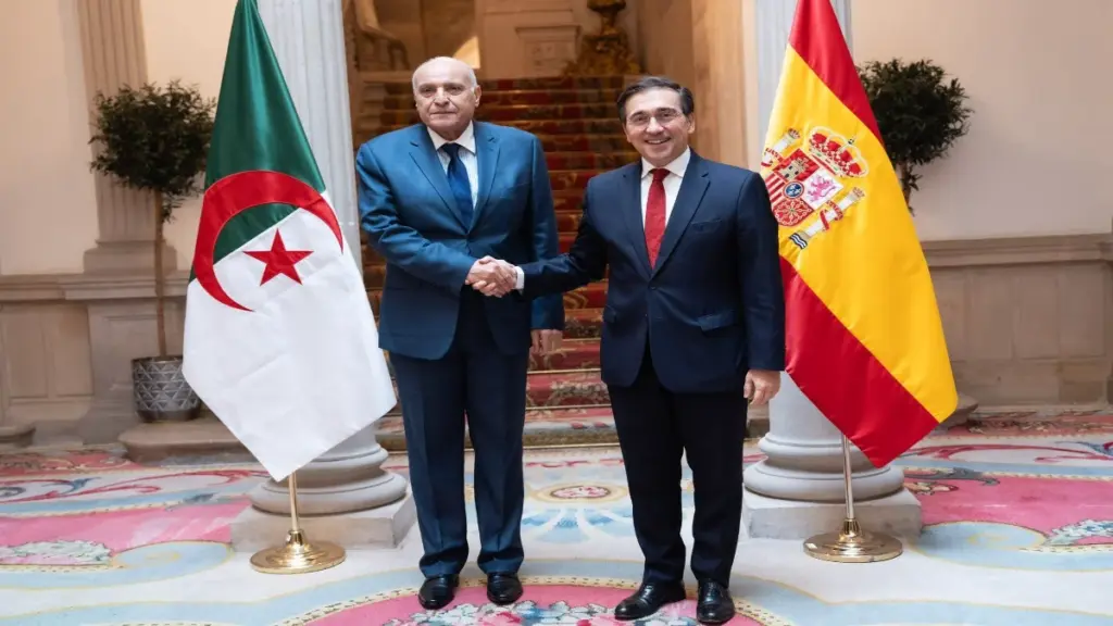 وزير خارجية إسبانيا رفقة أحمد عطاف وزير خارجية الجزائر