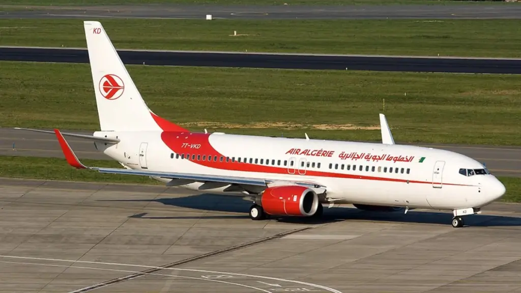 طائرة تابعة لخطوط الجزائر