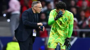 بونو ومدرب المنتخب المغربي وهبي