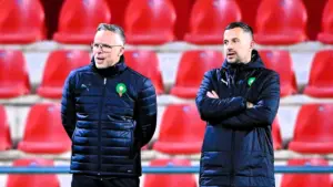 محمد وهبي رفقة مساعده في حصة تدريبية