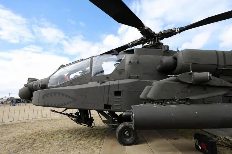 صورة جانبية لمروحية أباشي اشترتها المملكة المغربية