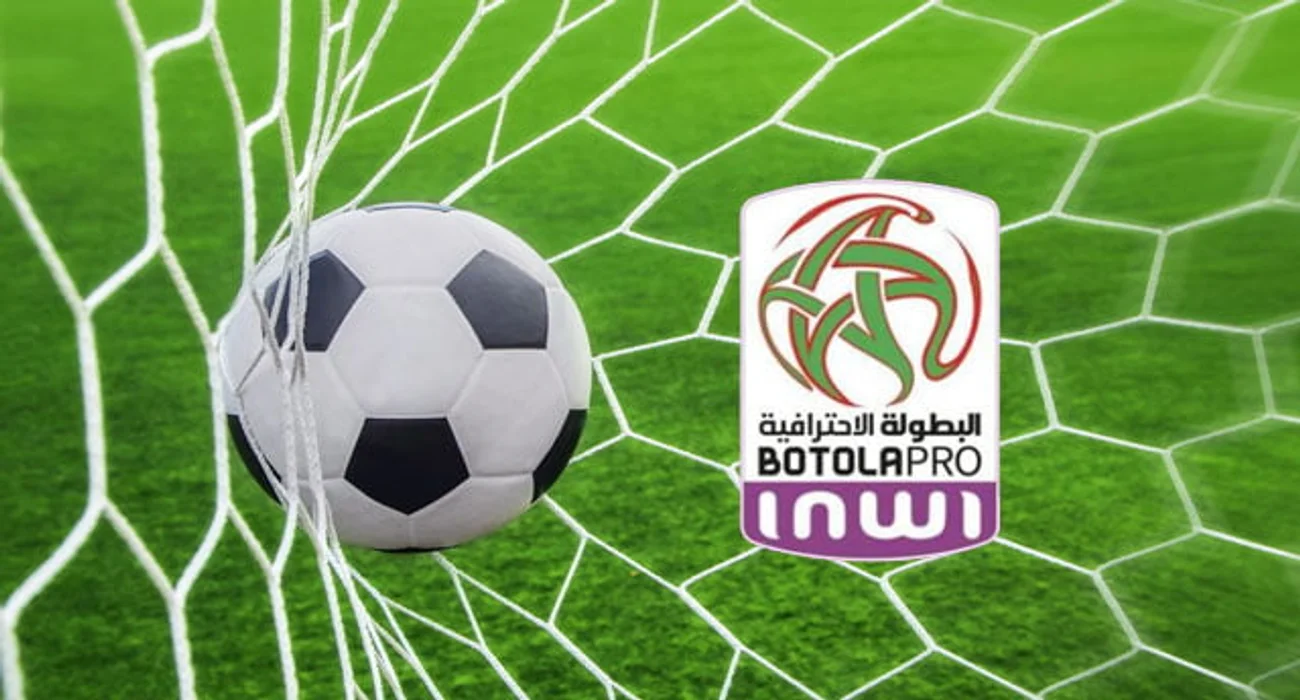 شعار البطولة الوطنية الاحترافية إنوي بجانب كرة قدم في الشباك، مخصصة لنتائج وترتيب الدورة 17 من الدوري المغربي