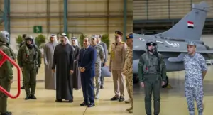 رئيس دولة الإمارات رفقة السيسي في زيارة لمكان الطائرات المصرية