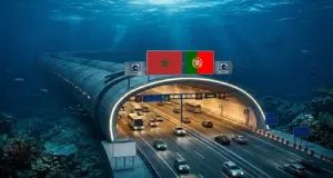 صميم تصوري (مولد بالذكاء الاصطناعي) يظهر نفقاً بحرياً ضخماً لحركة السيارات تحت الماء، يحمل علمي المغرب والبرتغال وشارة 'TUNNEL'، في إطار تقرير حول إمكانية تنفيذ مشروع الربط الثنائي.