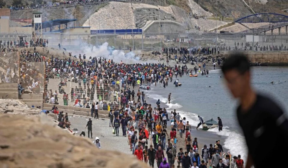 مهاجرين 18 مهاجرون يغادرون سبتة المحتلة عائدين إلى المغرب