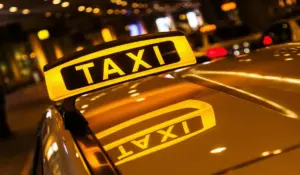 وزارة الداخلية تدرس السماح لسيارات الأجرة الصغيرة بنقل الركاب بين المدن