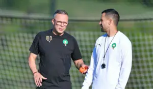 جواو ساكرامنتو رفقة مدرب المنتخب المغربي محمد وهبي