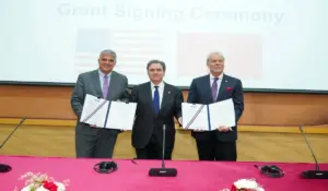تمويل أمريكي لأول مشروع للهيدروجين والأمونيا في الصحراء المغربية