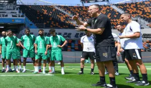 محمد وهبي ولاعبي المنتخب المغربي في حصة تدريبية/ المصدر: الجامعة الملكية
