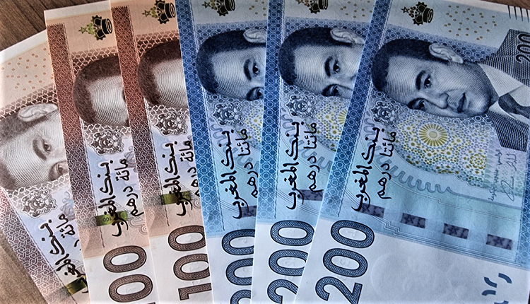 الدرهم يتراجع أمام الدولار والأورو.. وبنك المغرب يكشف تطورات الاحتياطي والبورصة