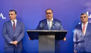 إدريس لشكر وسط الصورة