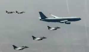 الصورة توضيحية من تدريب جوي مغربي فرنسي سابق بحضور F-16.